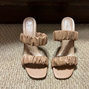 New Y-Not taupe Sandals.  size 8